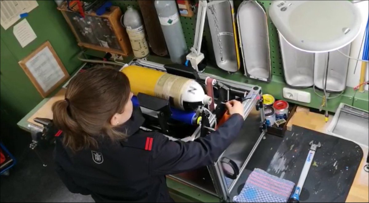 CADENAS_COM's tweet image. The second #EngineeringNewcomer 2021 project on #PARTcloud makes the work of firefighters easier. 🚒 The practical machine by a team from Technikerschule München simplifies the application of colored markings on breathing air cylinders. 💪
Video: bit.ly/3Cak3T0