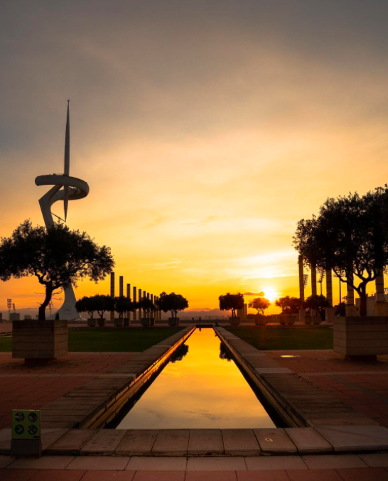 Who else wishes they were sat watching the sunset at Montjuïc? ✨😍

¿Quién más desearía estar viendo esta magnífica puesta de sol en Montjuïc? ✨😍

Instagram: @fotografiacreativabcn