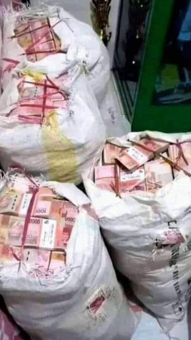 Kedunguan apalagi yang akan kau pertontonkan.... 
Wahai.... Roti Gulung

👍: gambar hanya pencerah suasana.