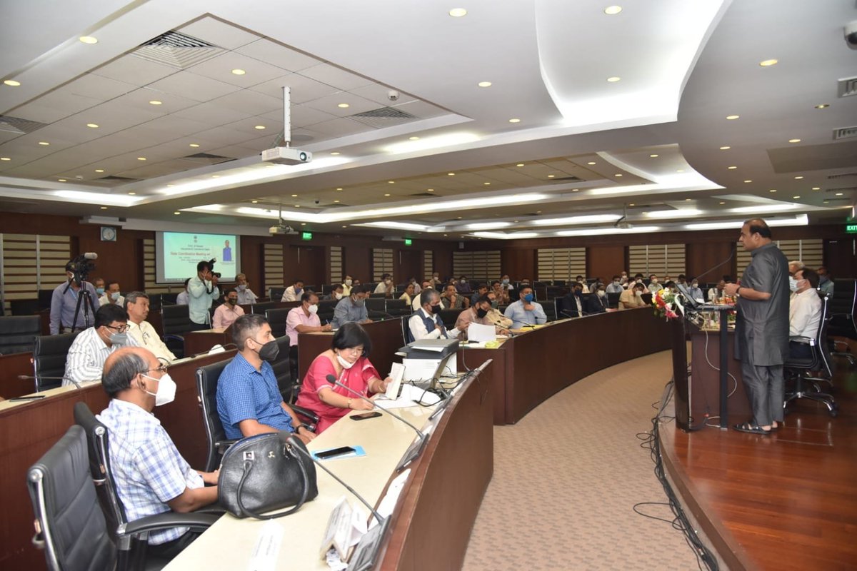 himantabiswa's tweet photo. In a meeting with CMD SIDBI Sri Sivasubramanian Ramann many decisions of far reaching importance have been taken. SIDBI has given in principle commitment of Rs 350 cr under Cluster Development Fund. Clusters, aligned with One District One Product initiative, will be developed. https://t.co/catKtX14YT