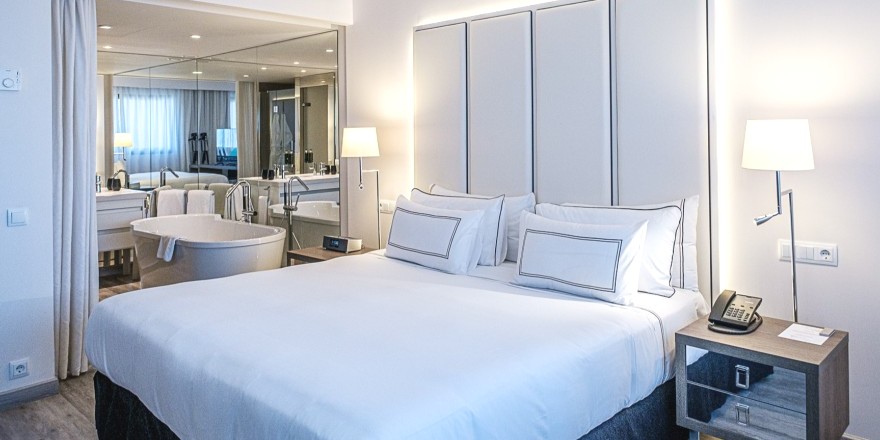Una estancia en Meliá Lebreros significa una experiencia hotelera única.

Disfruta de una habitación con baño integrado, con una decoración minimalista y la tecnología más avanzada para que te sientas como en casa.

Descúbrelo en: ow.ly/nHKd50G9AyB

#MeliaLebreros