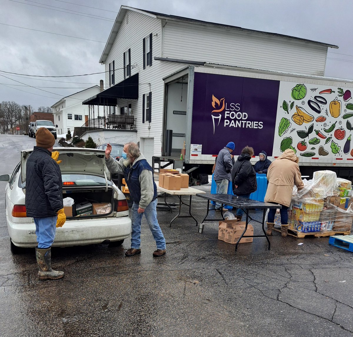 LSSFoodPantries's tweet photo. Did you know that we have many pantry/distributions in Ohio? Right now there are 20! Check them all out on our website. #lssnetworkofhope #lssfoodpantries #foodinsecurity #hungerinohio #foodpantries #endhunger https://t.co/SbtcsKCqLR https://t.co/OUJ3rFmHsx