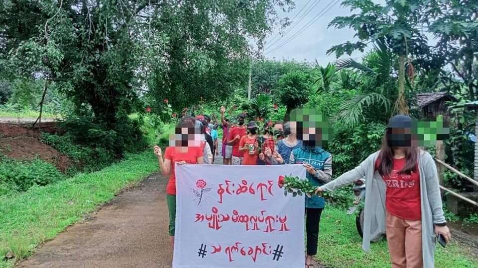 Htoow_A7's tweet photo. Women-led anti-coup protest march was held in #Thayetchaung Tsp despite the difficulties.

#UN_NoProcrastination
#KyawMoeTunRepresentsMyanmar
#AcceptNUG_RejectMilitary
#Sep14Coup 
#WhatsHappeningInMyanmar https://t.co/Rqwxvo63lA