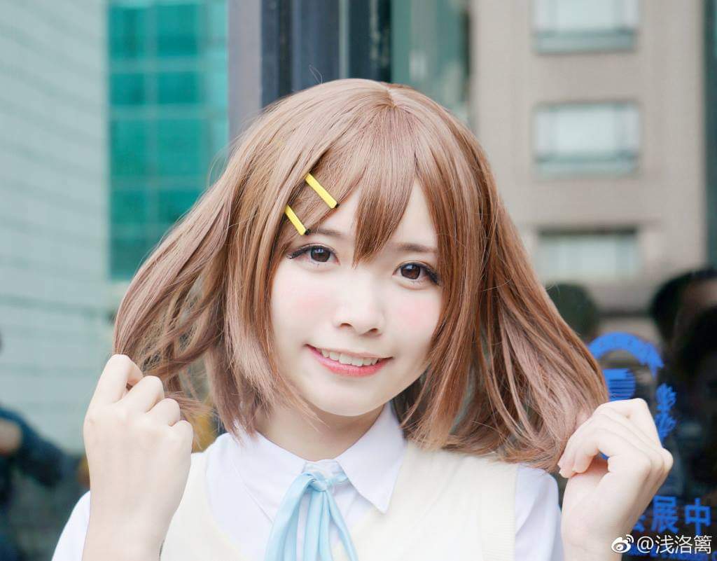 a cosplayer doing Yui Hirasawa from the anime k-on Stock Photo - Alamy