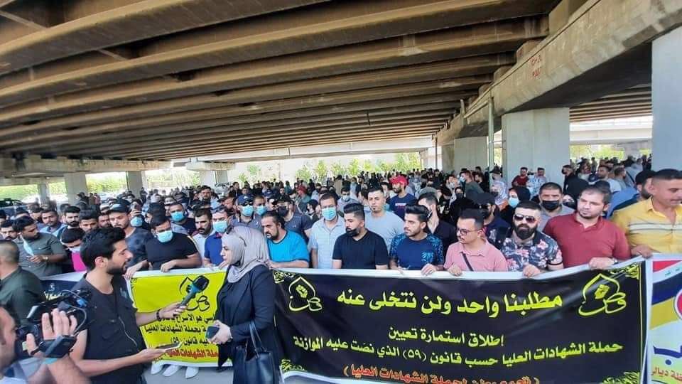 <a href="/h_raawa76/">Raawa Hamdi</a> شكرا لعدم انضمامكم لفئة الصامتين عن الحق...مع كل الأسف أصبحنا نتعجب حين نرى المدافعون عن الحق وعن الإنسان وحقوقه في طليعة المحتجين لأنهم قلة قليلة.،،
#تجمع_وطن_للشهادات_العليا