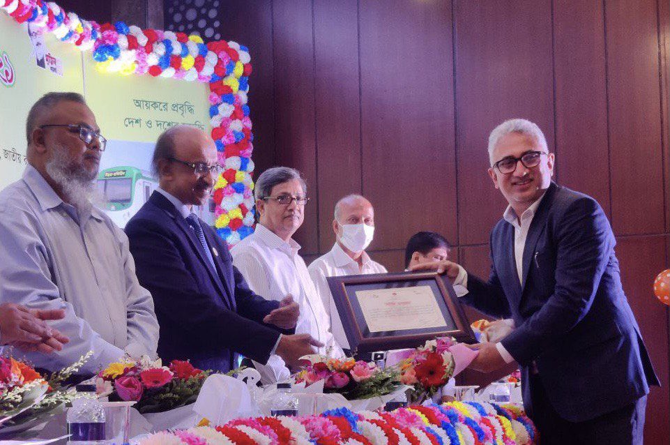 Yasir Azman (@yasirazman) on Twitter photo #Congratulations on achieving the record revenue target for the year 2020-2021 for LTU-Tax. Honored to be a part of our journey towards a self-sustained #DigitalBangladesh and receiving the highest taxpayer award for <a href="/Grameenphone/">Grameenphone</a> from Bangladesh Bank and NBR today. #Congratulations on achieving the record revenue target for the year 2020-2021 for LTU-Tax. Honored to be a part of our journey towards a self-sustained #DigitalBangladesh and receiving the highest taxpayer award for <a href="/Grameenphone/">Grameenphone</a> from Bangladesh Bank and NBR today.