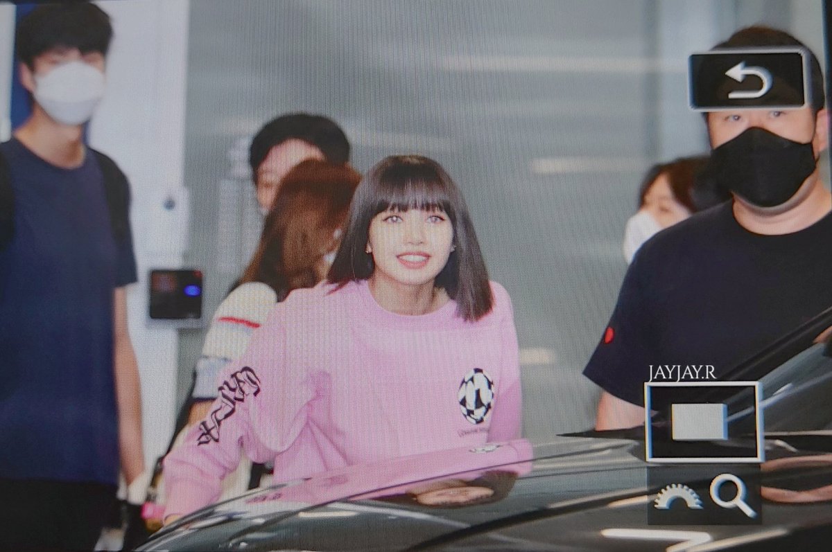 귀여워 ,,라리사 사랑해 읽는즁ㅋㅋ 블링크들 멋있었다 ㅎㅎㅎ