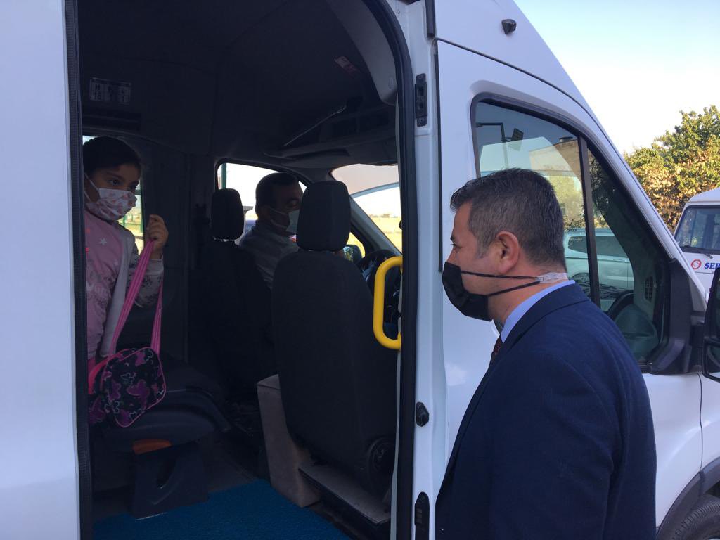 İlçe Milli Eğitim Müdürümüz Serkan Akpınar ve şube müdürümüz Uğur Erdem tarafından taşımalı eğitim kapsamındaki servisler denetlendi <a href="/serkan_akpinar5/">Serkan Akpinar</a> <a href="/ugurerdem71/">Uğur ERDEM</a> <a href="/tufekciyusuf/">Yusuf TÜFEKÇİ</a> <a href="/kirikkalemem/">Kırıkkale Millî Eğitim Müdürlüğü</a> <a href="/baliseyhkay/">Balışeyh Kaymakamlığı</a>