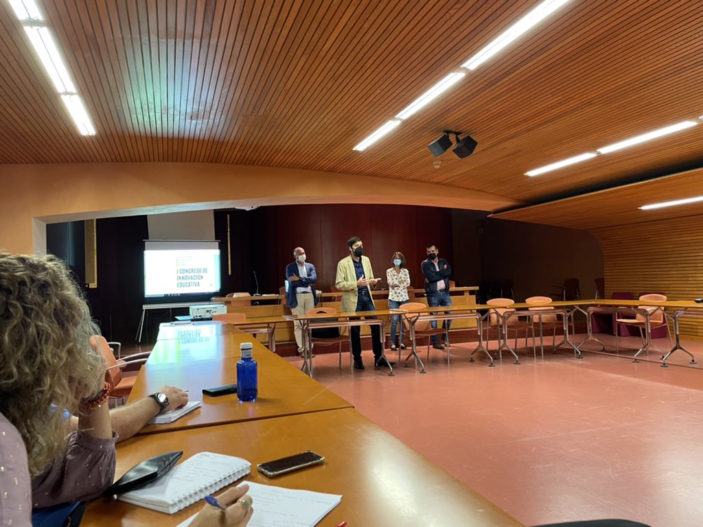 jmcriado's tweet photo. En @EducaAnd participando en el Comité Organizador del I Congreso de Innovación Educativa @educacionenmlg @antsegura @ManoliFM @etpoepmalaga @plurimalaga @RedBECREA @gabBBAAMalaga @Malagaconvive @Ambito_emprende @DeaMalaga https://t.co/XUC6slZVc4