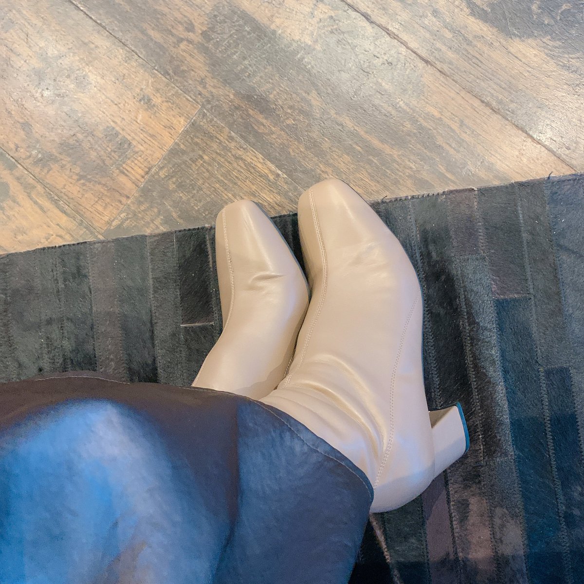 megu_abelia's tweet photo. ブーツ購入👢
今回はニュアンスカラー✨
6センチヒールで身長175に…🤣
でも、そこは気にしない🤣
昔はヒール��く履けなかったな😂💦 https://t.co/9gBeMiQSgq
