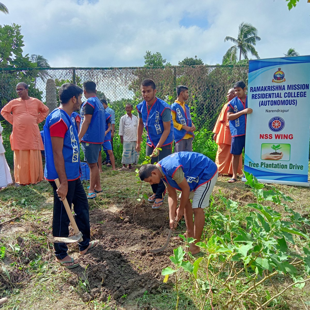 Admissions to PG programmes in English, Chemistry, Computer Science, and Physics are now open at Ramakrishna Mission Residential College, Narendrapur. Interested candidates can download the admission-norms notice and submit their applications online on rkmrc.in