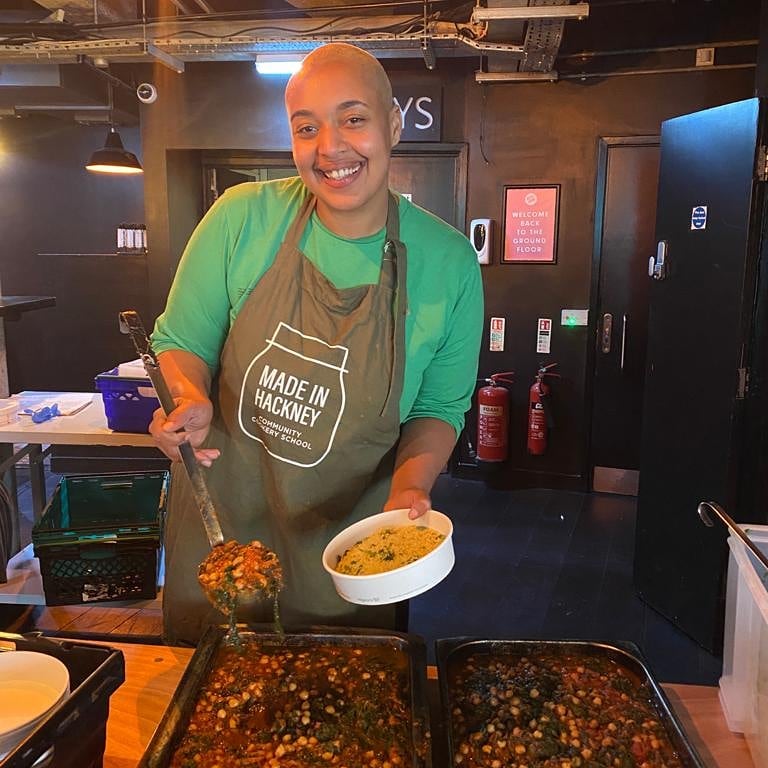 CHEFS, COOKS, FOOD LOVERS, VEG CHOPPERS - WE NEED YOU! 🥗 We're looking for volunteers to join our Community Meal Service for fun, rewarding shifts on Tuesdays and Thursdays in Hoxton. Interested? Drop us a DM or an email to Khin@madeinhackney.org 🤩