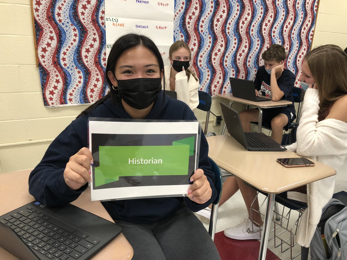sarah_digiacomo's tweet photo. Studying the perspectives of Social Studies! #foran203 #C3framework https://t.co/V8V2XuJUpT
