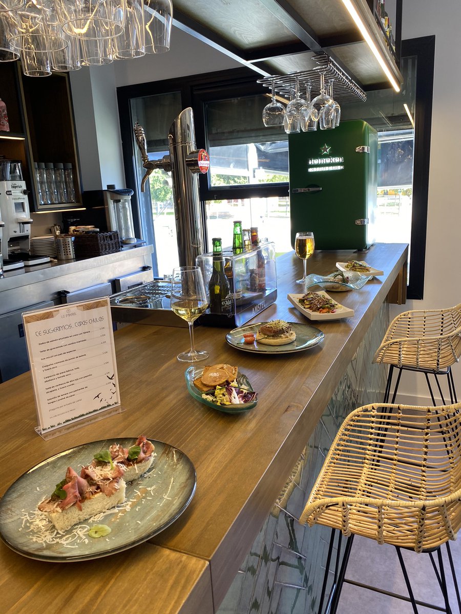 LAIMPERIAL10's tweet photo. ¡Al mal tiempo buena cara pájaros! Te esperamos en La Imperial para alegrarte el día! 
#cómetelaimperia #laimperialbybarros #cateringbarros #ganasdevida https://t.co/cRLmMEy4Rh