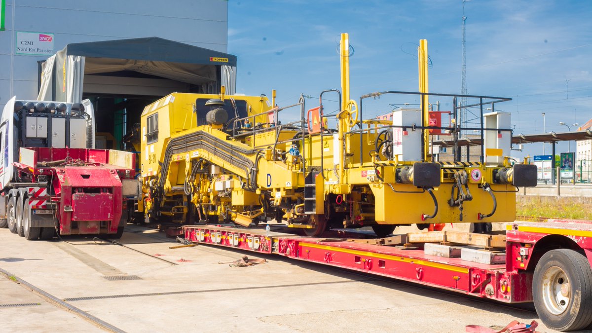 Goodbye Titi 👏après une quarantaine d'années de carrière exceptionnelle, c’est l’heure du départ en convoi exceptionnel pour Titi. C'était la dernière bourreuse de type BI3N 🏆 de l'<a href="/infrapolepn/">Infrapôle Paris Nord</a> !  Elle part finir sa carrière à Brive sur la route du☀️<a href="/SNCFReseau/">SNCF Réseau</a>