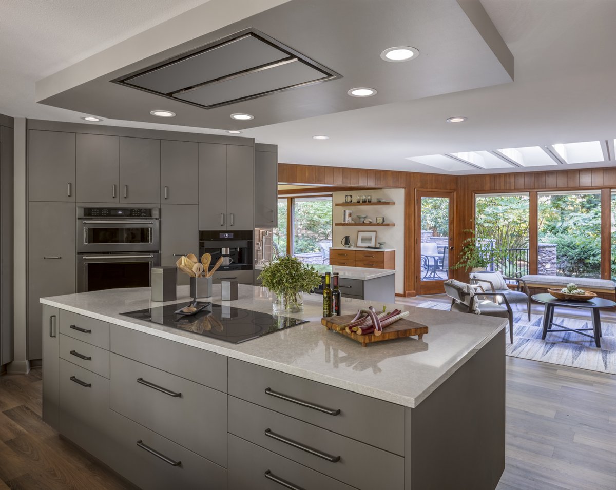 remodelSalem's tweet photo. Design and remodel of #midcentury #kitchen resulted in timeless beauty and modern amenities. https://t.co/QxTqom8yHk https://t.co/SpNEmarZbs