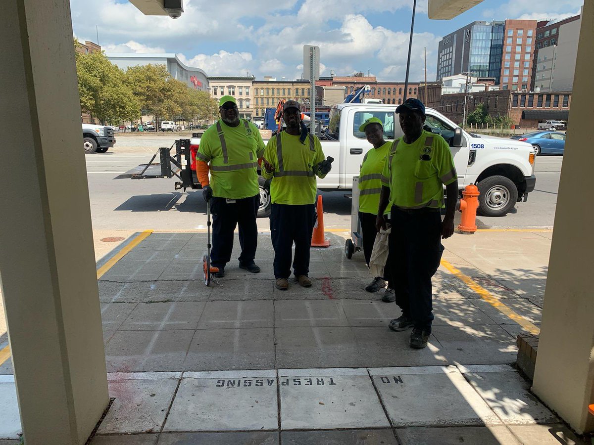 cassieforky's tweet image. See those yellow lines? The city’s first safety zone is now in place outside EMW. These simple lines will help people access healthcare safely. Thanks to Public Works for a great job on the installation.