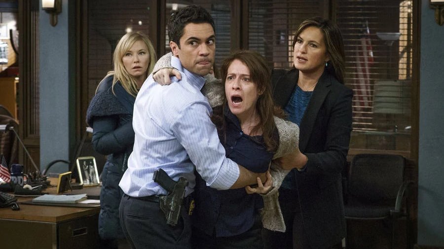 Сериал special victims unit. Закон и порядок дата выхода. Келли гиддиш закон и порядок. Law and order special victims unit. Law and order special victims unit.