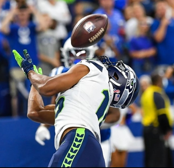 greg_woodfill's tweet photo. With this amazing TD catch, last Sunday @TDLockett12   extended his incredible streak of having never dropped a ball thrown to him in the end zone during his NFL career. 💪🏈 https://t.co/NwVsI5P9Dh