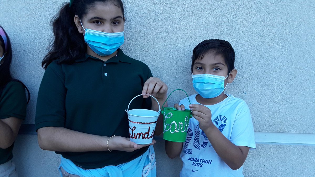 apena8798's tweet image. #HomeworkOwnership is a big deal. Reused old caddies and bins. Now my  students @PineyElem  have a place for placing decodables and school supplies at home. Creating a #HomeworkSpace is essential in  #HomeworkRoutines. #DevelopingHabitsCharacter