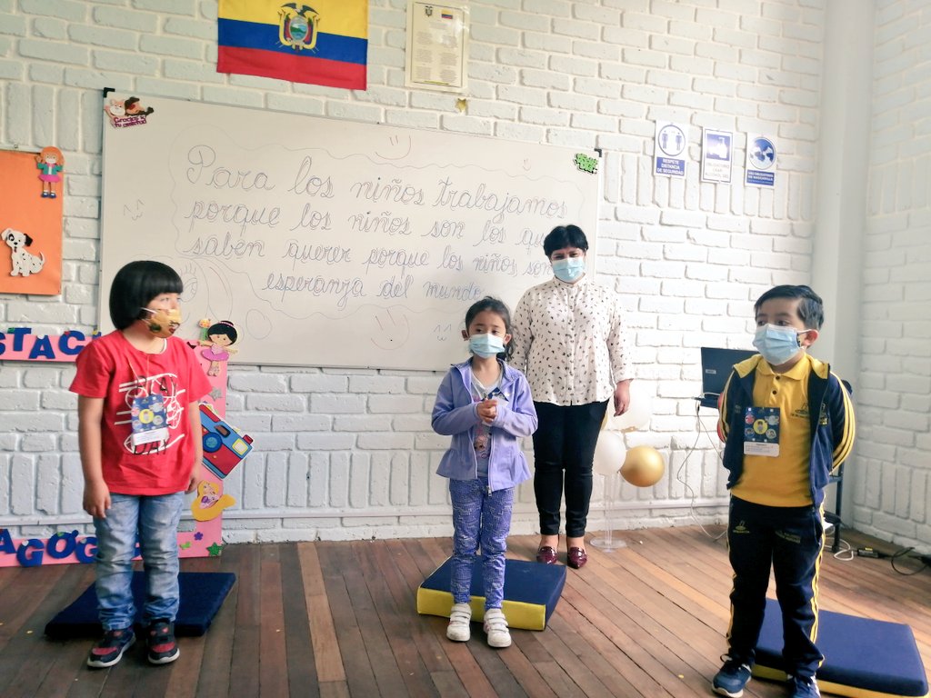Educación Zona 7 (@educacionz7_ec) on Twitter photo Los #PuntosDeReencuentro se desarrollan en 9 sedes del cantón Loja. El coordinador <a href="/camiloaep/">Camilo Espinosa</a> junto a <a href="/CarmitaArmijos_/">Carmita Armijos</a> visitaron las unidades educativas San Gerardo y Liceo de Loja donde constataron el desarrollo de actividades lúdicas, pedagógicas y socioemocionales. Los #PuntosDeReencuentro se desarrollan en 9 sedes del cantón Loja. El coordinador <a href="/camiloaep/">Camilo Espinosa</a> junto a <a href="/CarmitaArmijos_/">Carmita Armijos</a> visitaron las unidades educativas San Gerardo y Liceo de Loja donde constataron el desarrollo de actividades lúdicas, pedagógicas y socioemocionales.