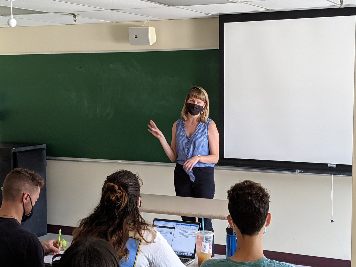 Trainee @jlwright168 is sharing her research today with a @BU_Tweets class focused on urban inequality and tree canopies. The class will work with @Trees_Boston & @GreenCambridge on #treeequity projects!