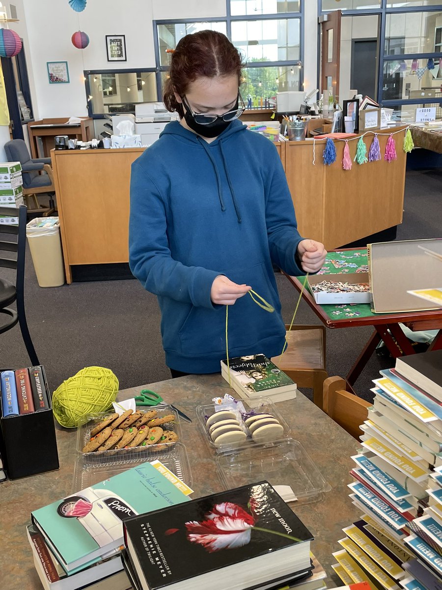 tbhslibrary's tweet photo. The book fairies are coming!! Look around on Friday morning, and you just might find a book left just for you! Bring it by the library for a picture and some candy!💜💛📚💛💜
#hideabookday #bookfairies https://t.co/pNBRGQ7RjA