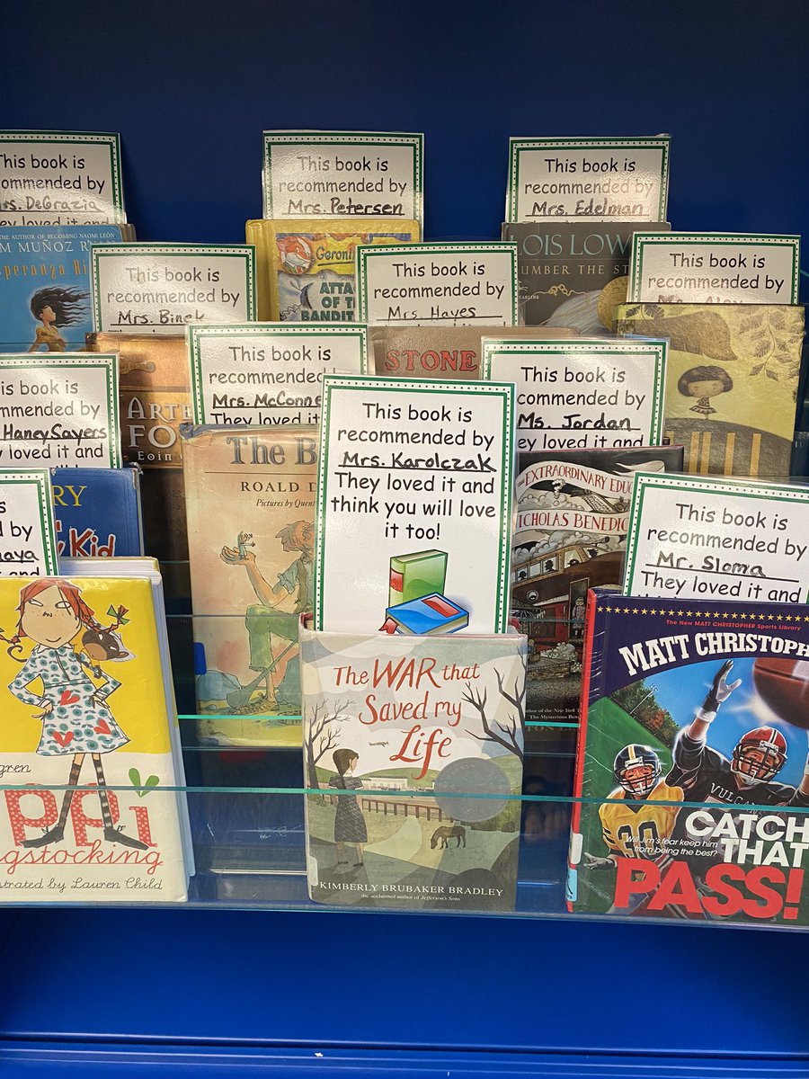 One of the best ways to inspire a love of reading is to share your own love for reading with students. ❤️ 📚 #EveryOneEveryDay <a href="/ElemNorthD73/">ElemNorthD73</a>