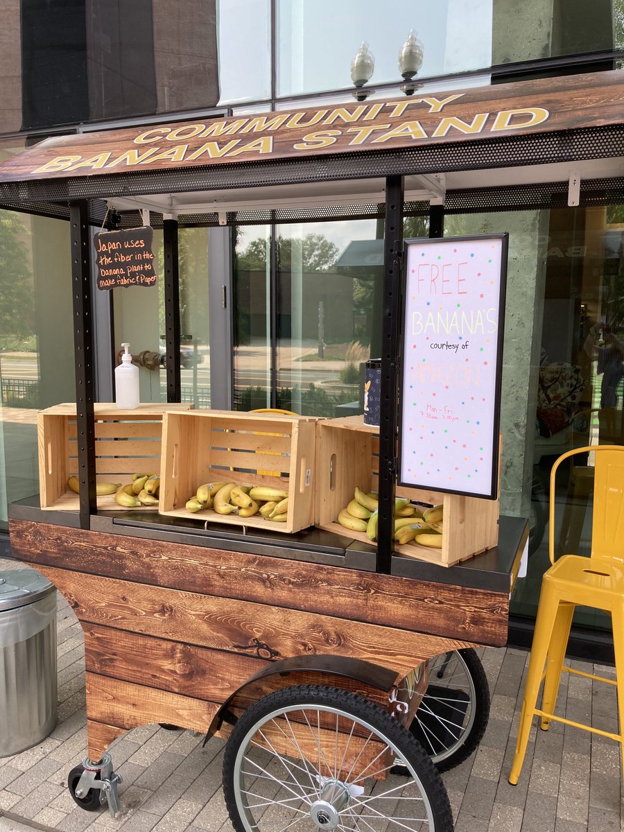 CarrieDevorah18's tweet image. #AMAZON SAYS THE AMAZON #COMMUNITYBANANASTAND GIVES FREE BANANAS BECAUSE THE BANANA IS THE SMILE IN THE AMAZON LOGO 😱ACCORDING TO THE #BANISTA