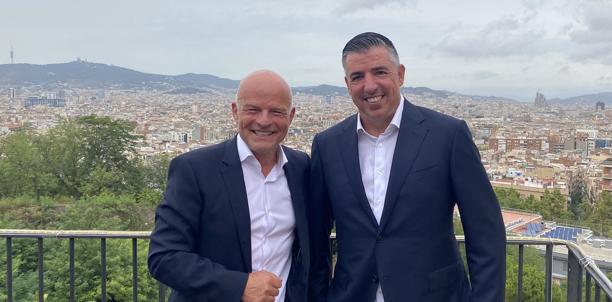 Über den Dächern von Barcelona mit Rrrrrroy Makaay kurz vor Abfahrt in‘s Camp Nou. Bin gespannt, wer heute das erste Bayern-Tor der neuen Champions League Saison schießt. Muss ja nicht gleich nach 10 Sekunden sein😁