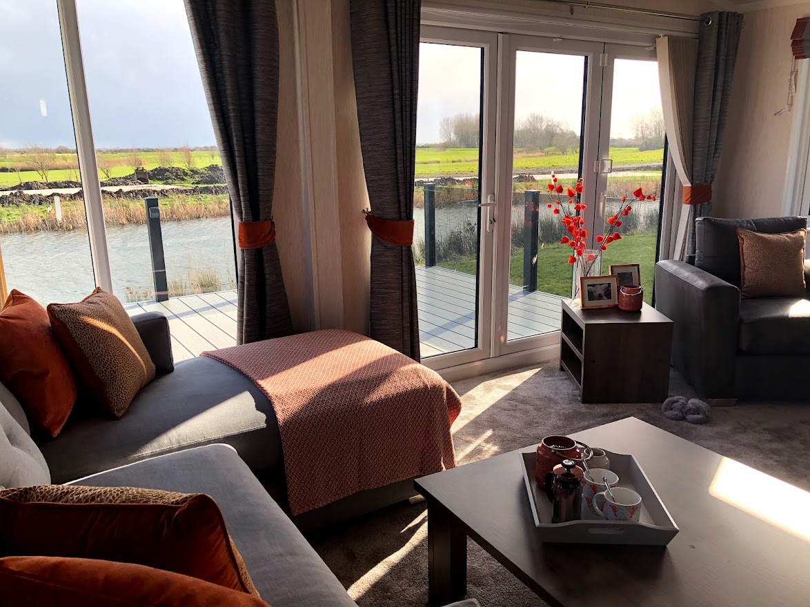 DressPacks's tweet photo. Providing a cosy picture with a sprinkle of rich, warm tones as we move into the autumnal seasons 🍂
Take a further look at our latest work here 👉 https://t.co/2bftaUCsIc
#DisplayPacks #HolidayHomes #Caravans https://t.co/06ZTOwPfBb