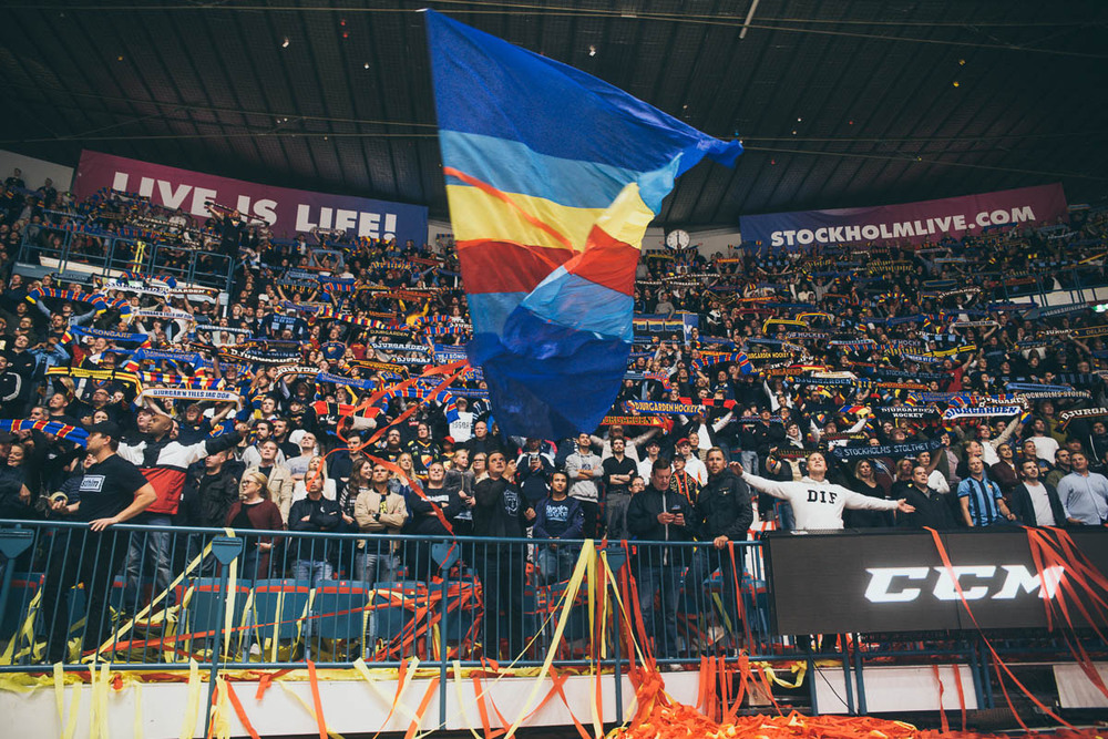 Torsdagen den 30 september är det dags. Restriktionerna har släppts och Djurgårdsfamiljen kan samlas på fullsatta läktare för första gången sedan mars 2020.

Nu har biljetterna till DIF-Leksand släppts upp till medlemmar, och JK-medlemmar har förtur i klacken. Kolla din mejl!