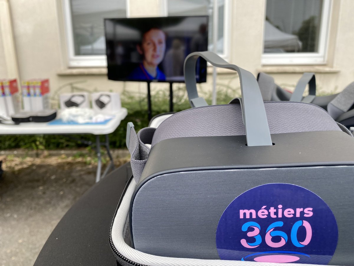 Pie_Ferrari's tweet image. ⭐️Sur le forum de la formation,de l’orientation, des métiers,  pr saluer les organismes qui luttent contre les fractures numériques sur @GrandArras &amp;amp; ceux qui œuvrent à la formation des pro du #numérique #Ecosystem 
💪Merci à la Maison de l'Emploi et des Métiers &amp;amp; @hautsdefrance