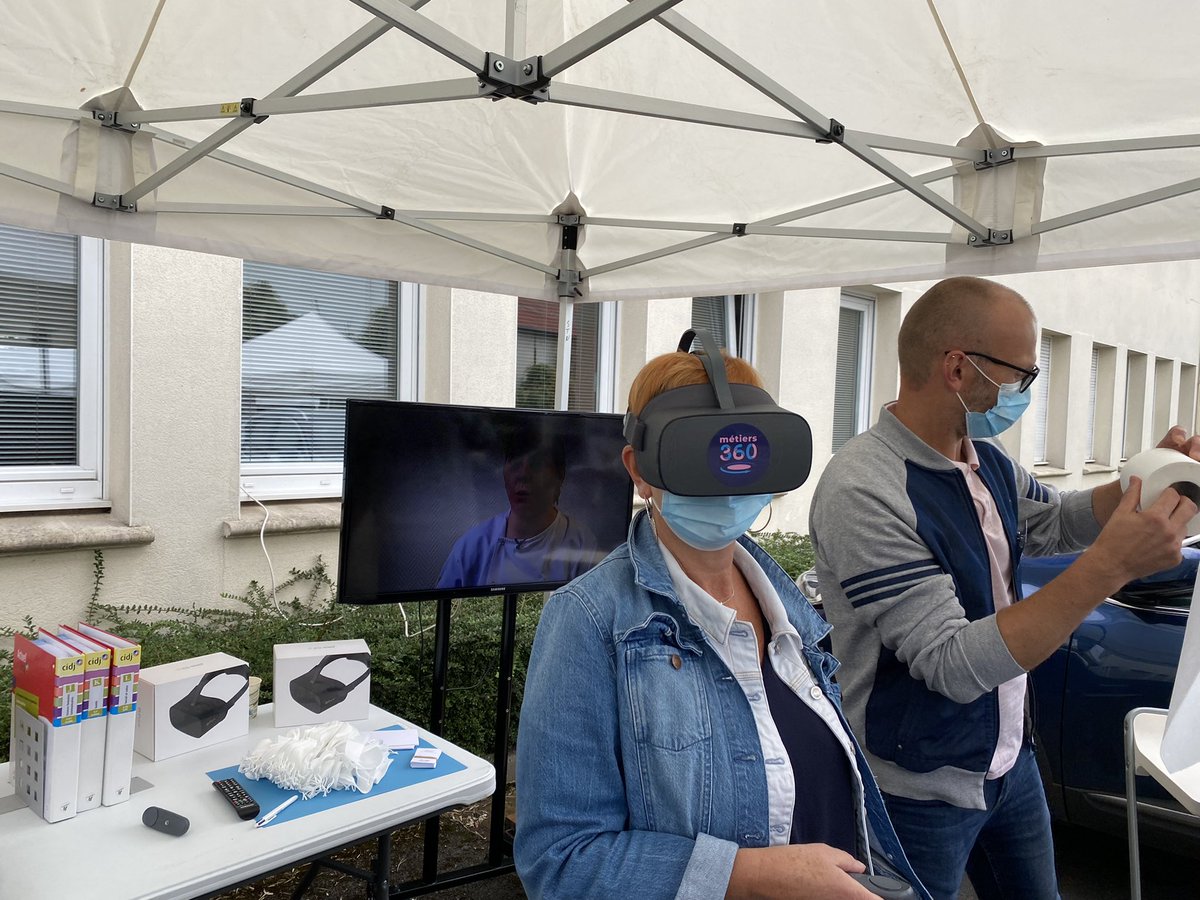 Pie_Ferrari's tweet image. ⭐️Sur le forum de la formation,de l’orientation, des métiers,  pr saluer les organismes qui luttent contre les fractures numériques sur @GrandArras &amp;amp; ceux qui œuvrent à la formation des pro du #numérique #Ecosystem 
💪Merci à la Maison de l'Emploi et des Métiers &amp;amp; @hautsdefrance