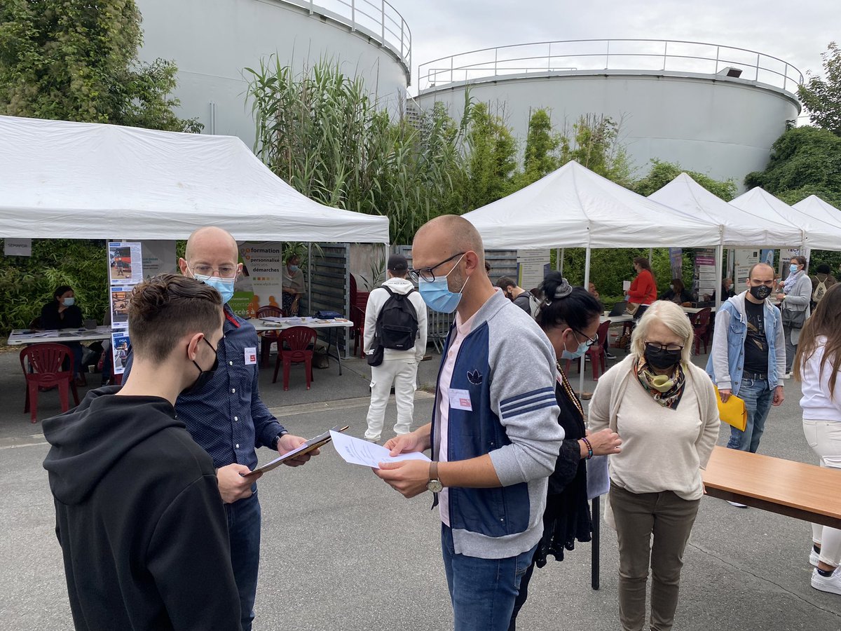 Pie_Ferrari's tweet image. ⭐️Sur le forum de la formation,de l’orientation, des métiers,  pr saluer les organismes qui luttent contre les fractures numériques sur @GrandArras &amp;amp; ceux qui œuvrent à la formation des pro du #numérique #Ecosystem 
💪Merci à la Maison de l'Emploi et des Métiers &amp;amp; @hautsdefrance