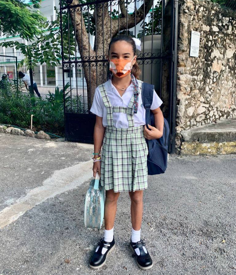 MauVila's tweet photo. El regreso a clases en #Yucatán es voluntario. #Maru y yo decidimos que nuestros hijos regresen a clases presenciales. Siguiendo los filtros de casa y de la escuela es posible cuidar la salud de nuestros hijos. ¡#Ale, #Mau y #Santi están muy contentos en su primer día! https://t.co/aGeAgaEKt0