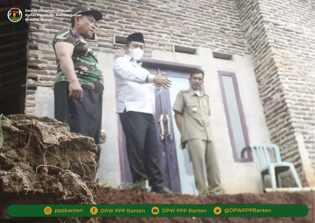 DPWPPPBanten's tweet photo. Aksi Tanggap Peduli Ketua DPW PPP Banten yang juga menjabat sebagai Wakil Walikota Serang pada lingkungan yang terdampak banjir dan longsor pasca hujan deras yang mengguyur Kota Serang.

#PartaiPersatuanPembangunan
#PartaiPPP #PPPBanten https://t.co/6gm0dNUtQa