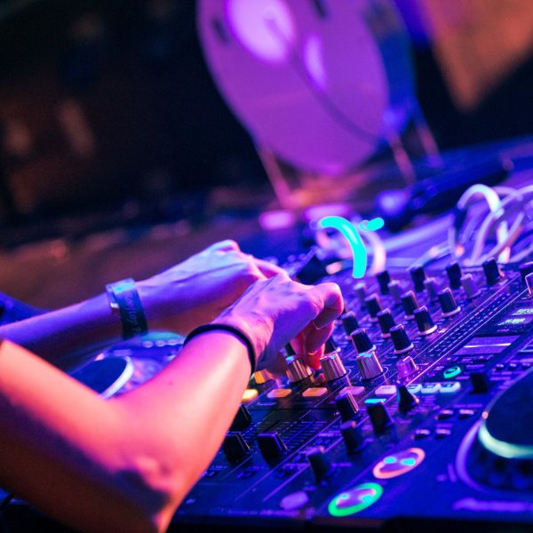 noiizapp's tweet photo. Our new playlist ’Dub Techno Chords’ is out now, featuring 50 of the best dub one-shots from across Noiiz!

https://t.co/eNvjmL6M10

#technosamples #techno #dubtechno #samplepack #noiiz https://t.co/NYCWE73Bam