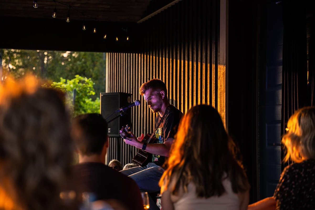 The spectacularly talented <a href="/jarydstanley/">Jaryd Stanley</a> wows the capacity crowd at one of the most beautiful live venues anywhere in Canada.
Photographs: <a href="/tylannosaurus/">Tylan Stroud</a> #jarydstandley #nbarts #newbrunswick #exploreNB <a href="/destinationnb/">New Brunswick / Nouveau-Brunswick</a>

📸 instagram.com/p/CTzg2lDLs5V/ via tweet.photo