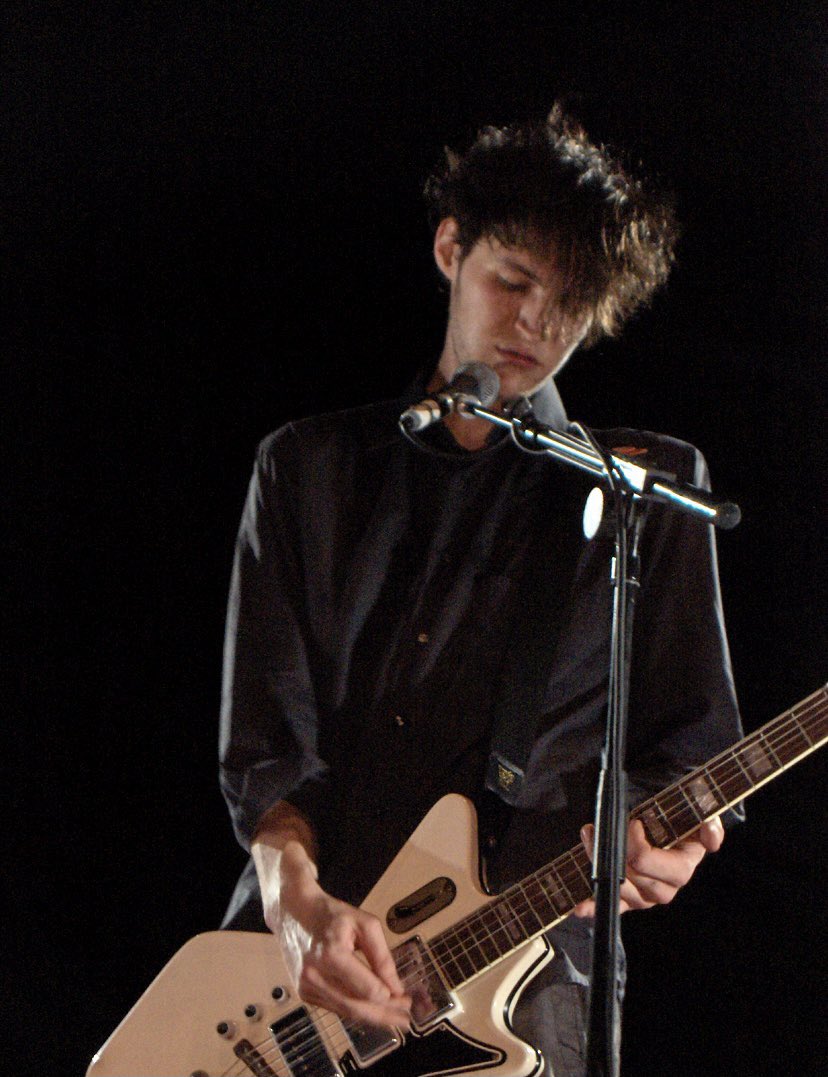 Eye0pener2's tweet photo. Josh Klinghoffer con algunas guitarras magníficas, durante la gira de PJ Harvey en el 2004.
+
📸 G10sg10w
#joshklinghoffer #pluralone #pjharvey #simondingarcher #robellis #uhhuhhertour @Pluralone1 @orgmusiclabel https://t.co/UXiJ46KHFp