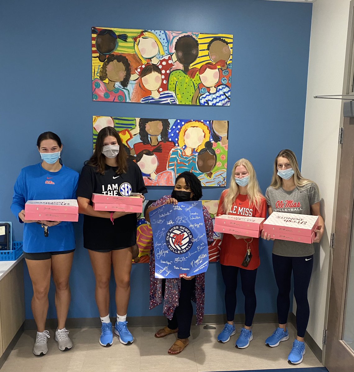 In celebration of #ExtraYardWeek, the <a href="/OleMissVB/">Ole Miss Volleyball</a> team surprised 2 elementary schools this morning with breakfast treats. 🍩

Stay tuned to find out which school we will visit tomorrow morning. 

#GreatTeachersChangeLives | #BigDayForTeachers | <a href="/CFPExtraYard/">College Football Playoff (CFP) Foundation</a>
