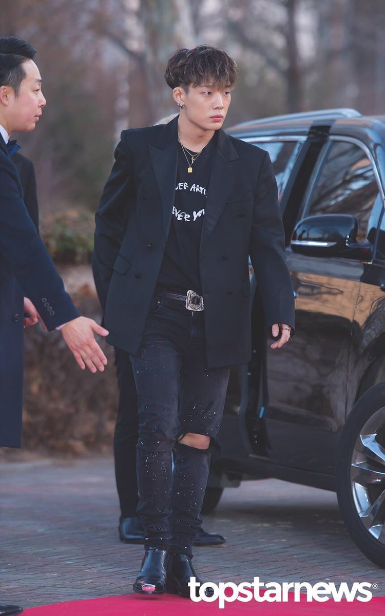 MemoryiKON's tweet photo. ถ้าบ๊อบบี้มาในลุคออลแบล็ก นิ่งๆ คีพคูลก็คือ…หล่อเท่ห์ที่สุด 😳😳😳✨
OUR LUCKY MAN BOBBY
#6YearsWithBOBBY
#LoveAndFall4Bobby
@bobbyranika @YG_iKONIC https://t.co/RgcevtlPiQ