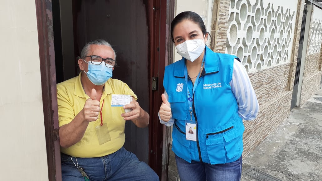 agradezco muchísimo a las autoridades de Salud del Ministerio que llegaron a mi domicilio a vacunarme con la segunda dosis Astrazeneca debido a mi inmovilidad. Al Sr. Cristian Apolinario, Dr. Verónica y enfermera Teresa. Es una gran ayuda <a href="/LassoGuillermo/">Guillermo Lasso</a> @Salud_CZ8