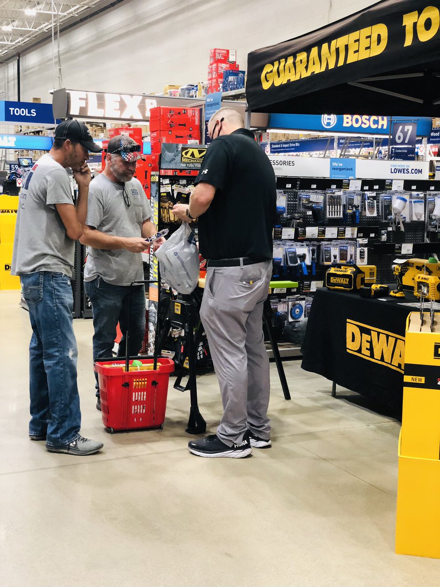 EricaPro472's tweet photo. Dewalt rep Kenny stopped by to help celebrate our JUST4PROS Event! @JonathanEverha9 @TCGray472 @JesseHickey10 @shanejthompson #proservices #proloyalty #partnership #drivingsales #lowes0472 https://t.co/p0e0ujaomw