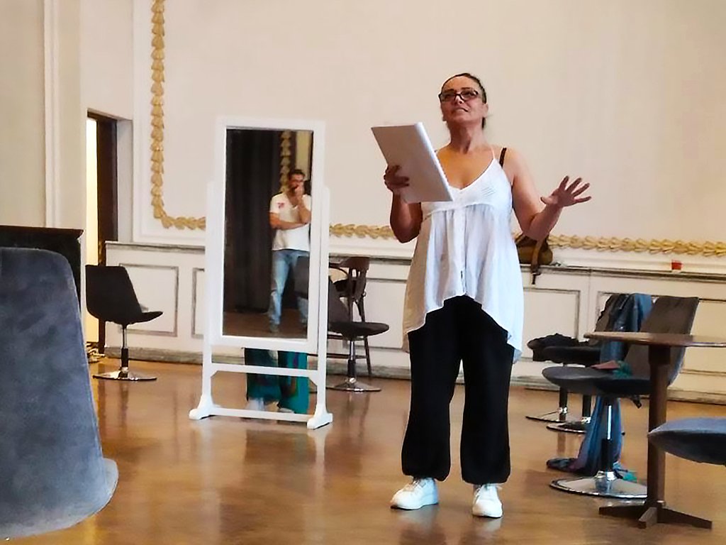 Devlet Tiyatroları Casa Garibaldi Sahnesi’nde!

Gökhan Kocaoğlu’nun yönetmenliğini üstlendiği "Hürrem" adlı tiyatro oyununun provaları hafta içi Garibaldi Sahnesi’nde gerçekleştiriliyor.

#CasaGaribaldi #DevletTiyatroları #Hürrem #GökhanKocaoğlu #TÜRSAB #Garibaldi #tiyatro #prova