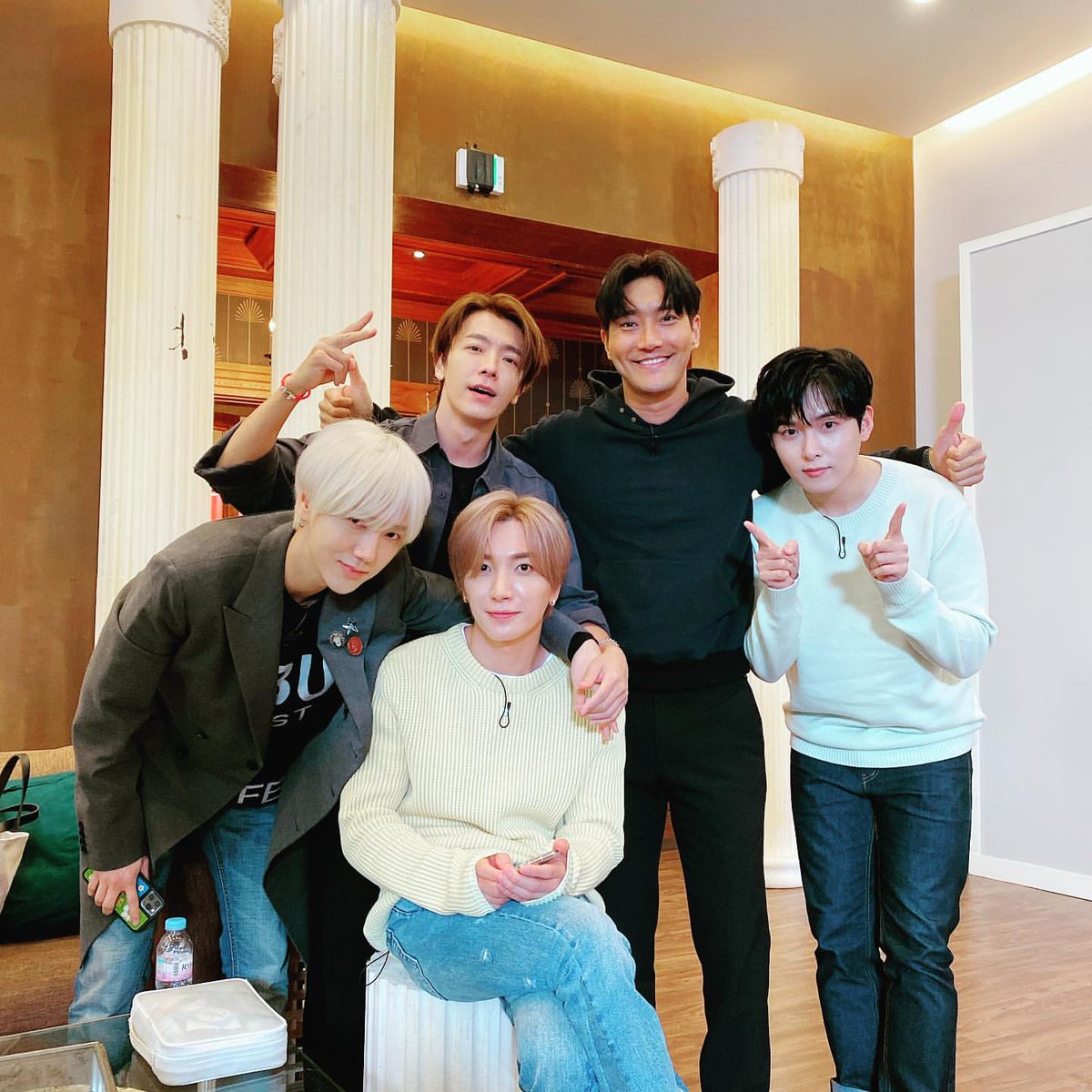 Shanying221's tweet photo. ✔ 210914 동해님 인스타에 올라온
        - 우리 < 려욱 > 김막냉이 ♡

- 슈퍼주니어 ! ♡
   9분 라이브에 조만간 만날 계획이
   있는걸로 안다고 기대해달라는
   김막냉이 ♡ https://t.co/8RPRrheJWT