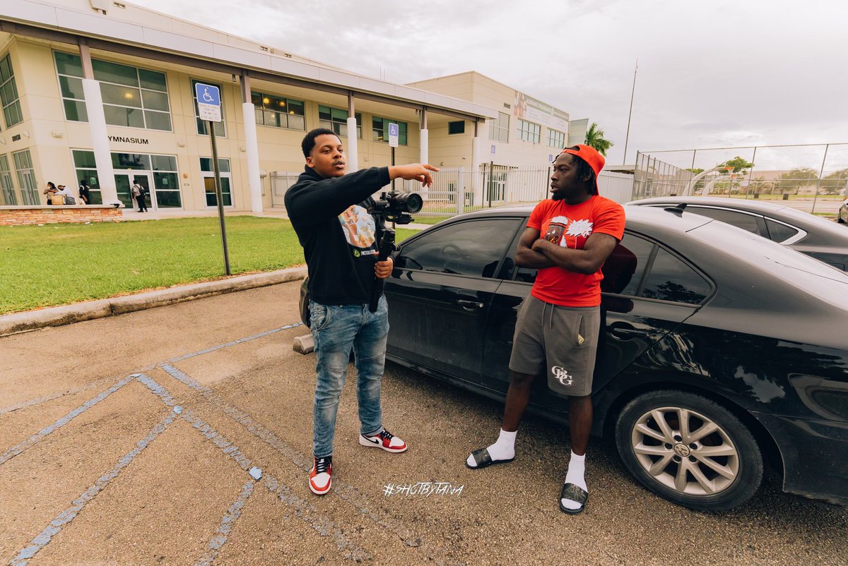 28PutMeOnTv's tweet photo. @SlidaKeem Gave Back To The Community Today . . . A Win For The Culture . . . @jwetcollection https://t.co/bmRp2Q6z4M