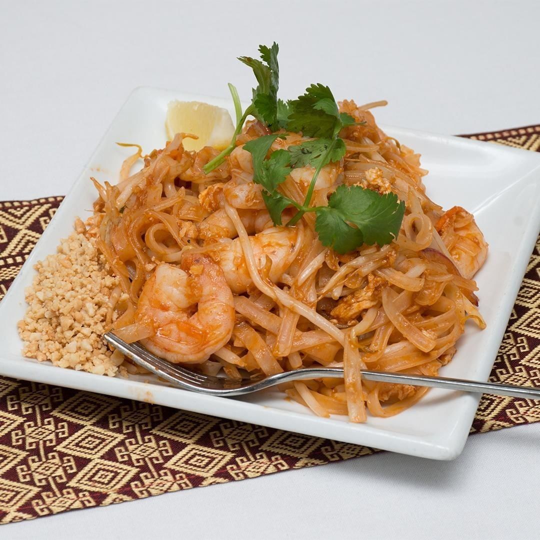 It just feels like a night to curl up with a takeaway, doesn't it? Why not order in our famous Pad Thai for dinner! Stir-fried Thai rice noodles in tamarind sauce and bean sprouts served with choice of chicken, beef, lamb or prawns 😍