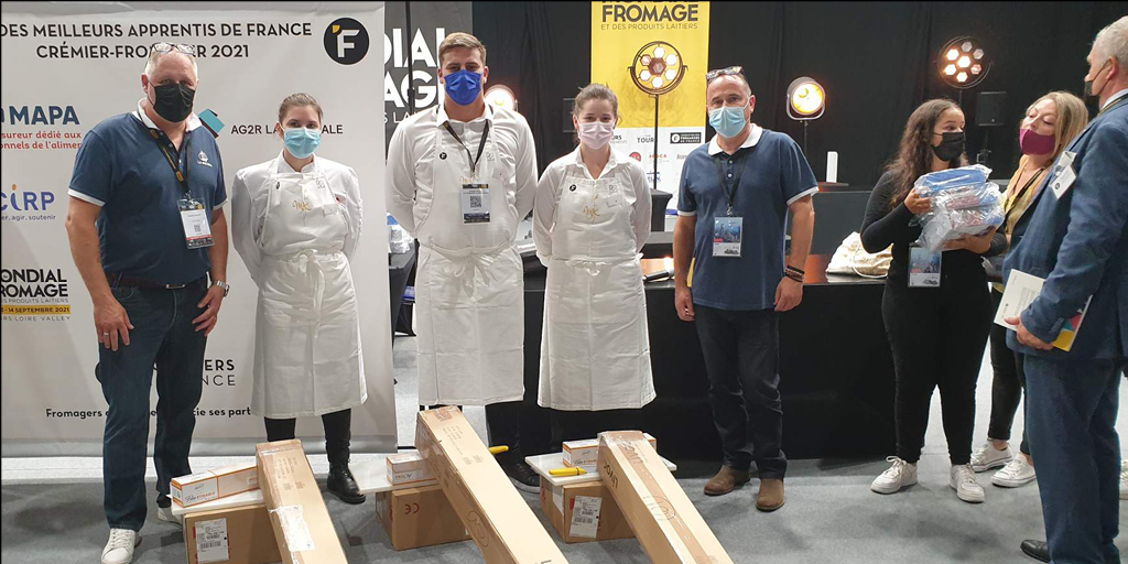 LaBovidaWeb's tweet photo. Le @mondialfromage 2021, c'est fini ! Nous sommes ravis d'avoir passé ces 3 trois jours avec vous. Félicitations aux gagnants du Concours Mondial du Meilleur Fromager et du Concours "Un des Meilleurs Apprentis de France" 🏆. Nous vous donnons RDV pour la prochaine édition😉 https://t.co/FcKWxo4zAR