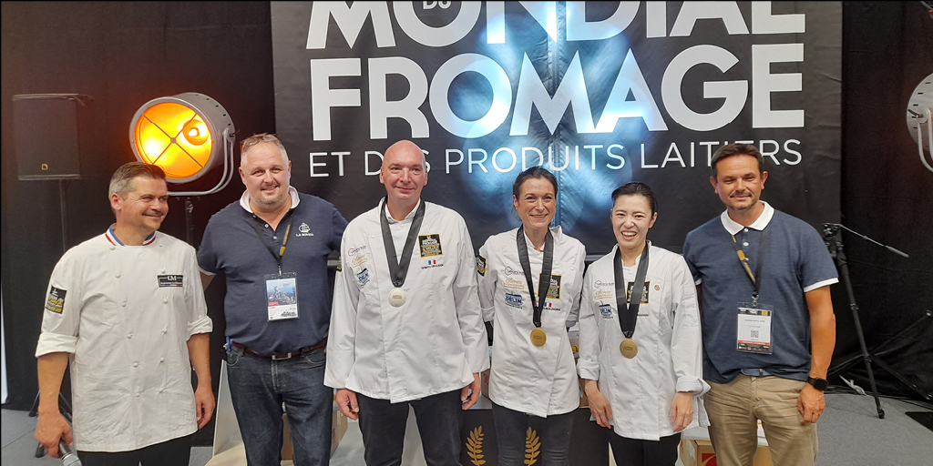 LaBovidaWeb's tweet photo. Le @mondialfromage 2021, c'est fini ! Nous sommes ravis d'avoir passé ces 3 trois jours avec vous. Félicitations aux gagnants du Concours Mondial du Meilleur Fromager et du Concours "Un des Meilleurs Apprentis de France" 🏆. Nous vous donnons RDV pour la prochaine édition😉 https://t.co/FcKWxo4zAR
